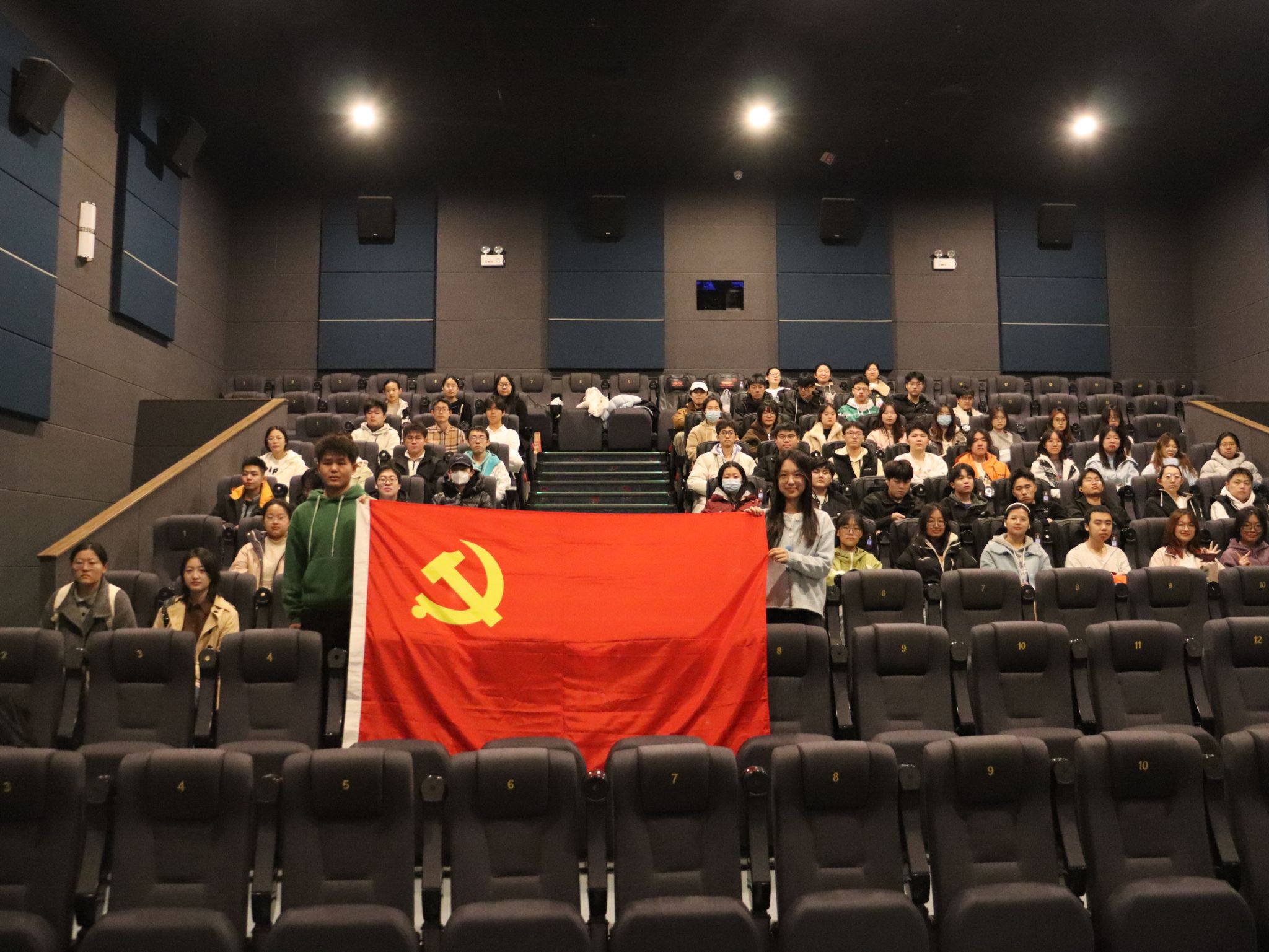 我院组织入党积极分子观看《志愿军：存亡之战》